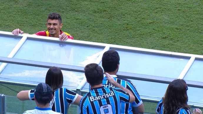 Eu vou vir para cá, diz Alex em papo com torcida gremista na Arena