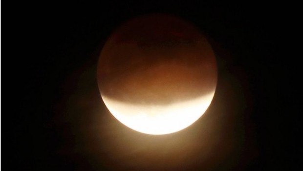 Eclipse lunar parcial na Coreia do Sul (Foto: EPA via BBC)