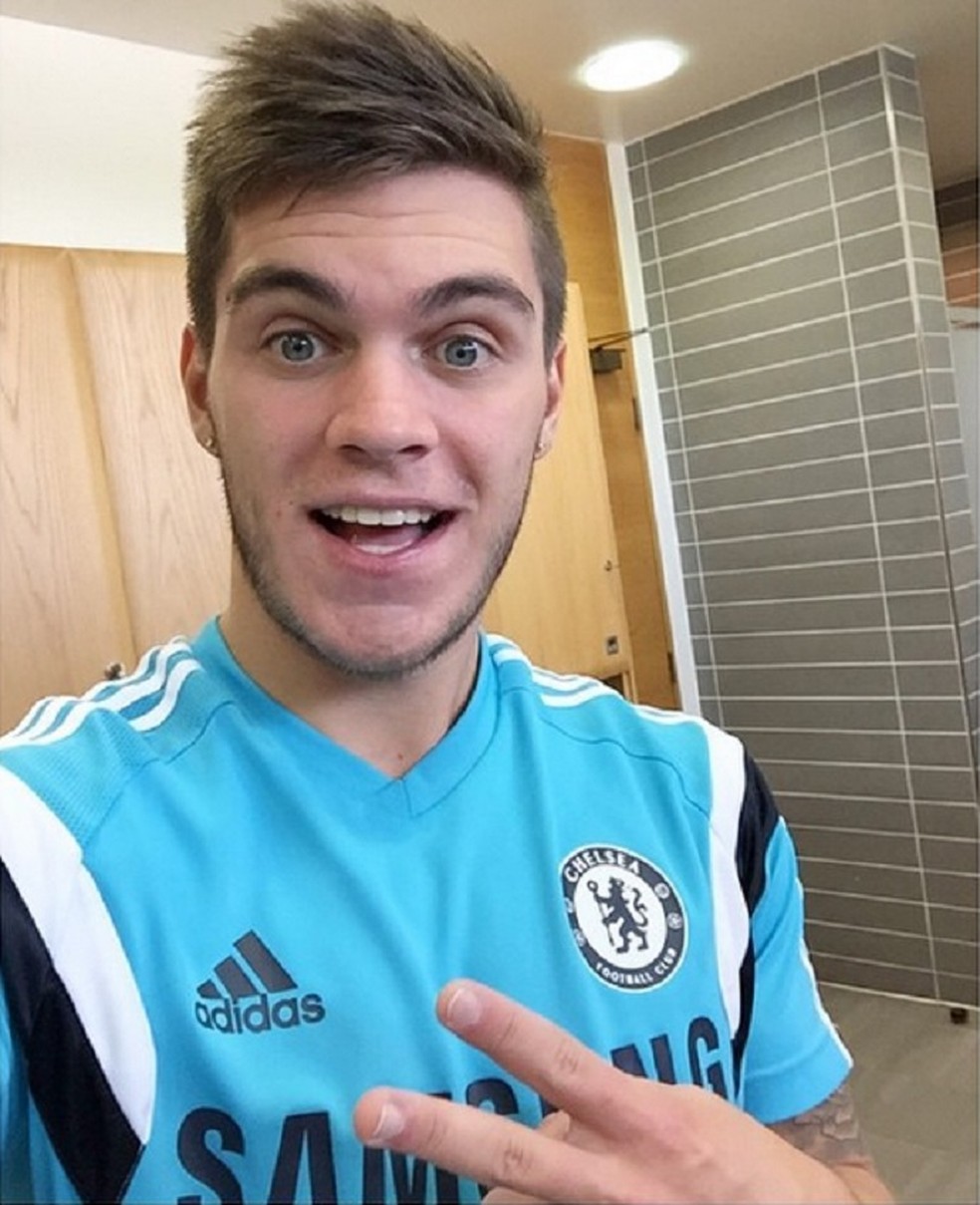 Meia chegou a ser comprado pelo Chelsea ap�s surgir no Athletico-PR � Foto: Reprodu��o Instagram