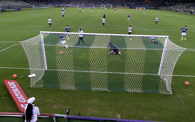 Erros de Willian são superados pelo de Deivid em enquete de gol mais perdido