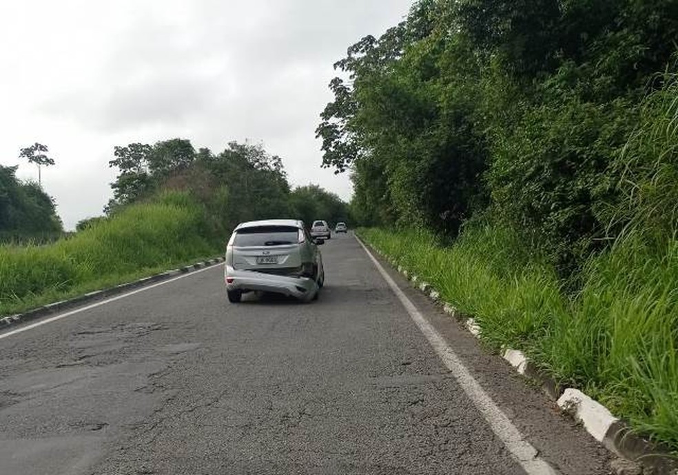 Carro encontrado em Feira de Santana — Foto: Acorda Cidade