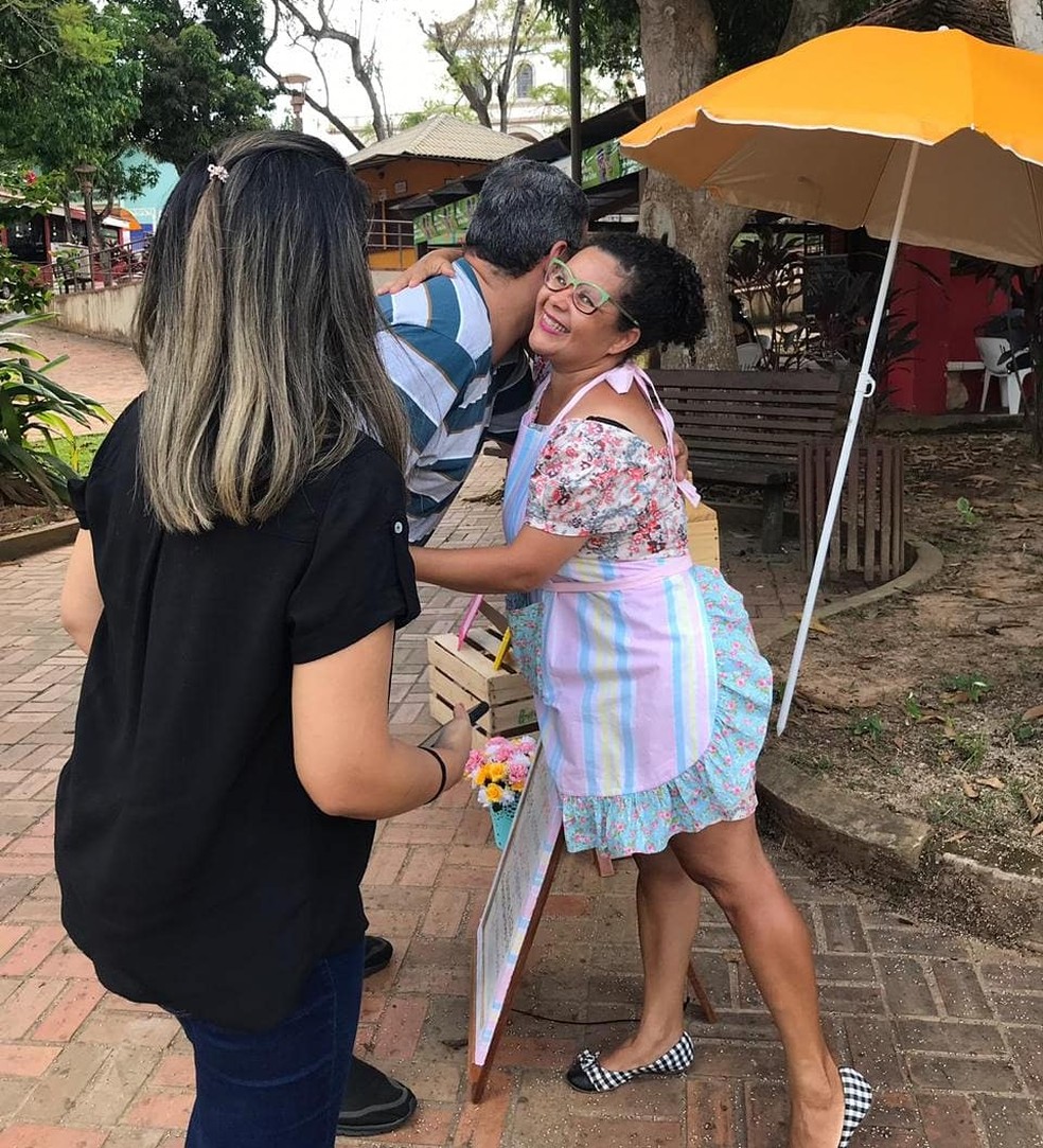 Abraços são recebidos como parte do pagamento  — Foto: Anna Gabriela dos Santos/Arquivo pessoal