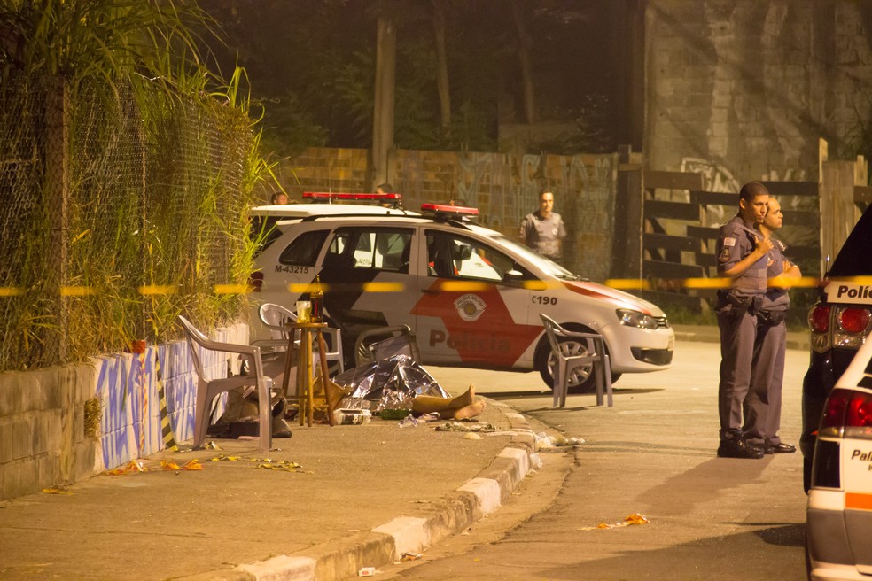 Cena do crime após seis pessoas serem assassinadas em chacina no Jaçanã, Zona Norte de São Paulo (Foto: Nivaldo Lima/Futura Press/Estadão Conteúdo)