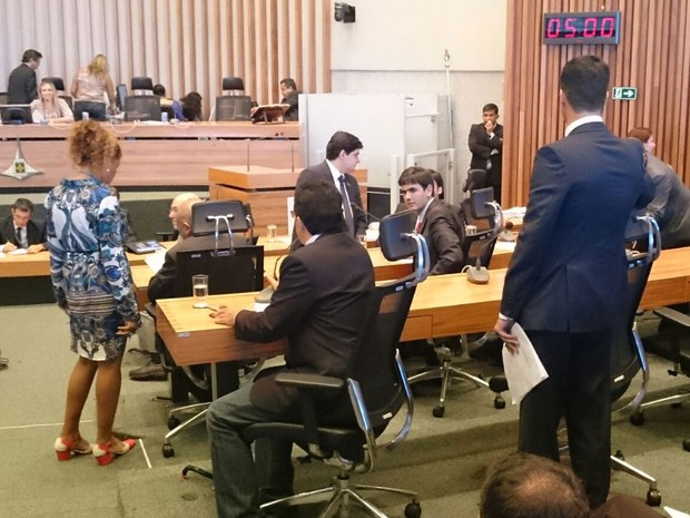 Deputados distritais na última sessão de 2015 da Câmara Legislativa do Distrito Federal (Foto: Mateus Rodrigues/G1)