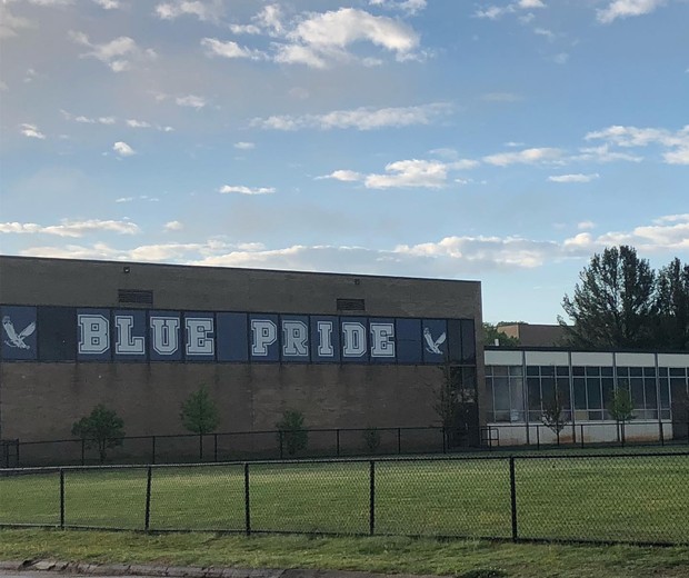 Fachada da Attleboro High School, em Massachusetts, nos Estados Unidos (Foto: (Reprodução/ Facebook Attleboro High School))