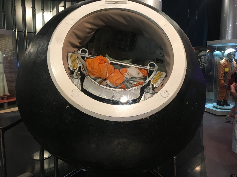 Cápsula Vostok, onde viajou Yuri Gagarin ao espaço pela primeira vez (Foto: G1/ Adriane Schultz)