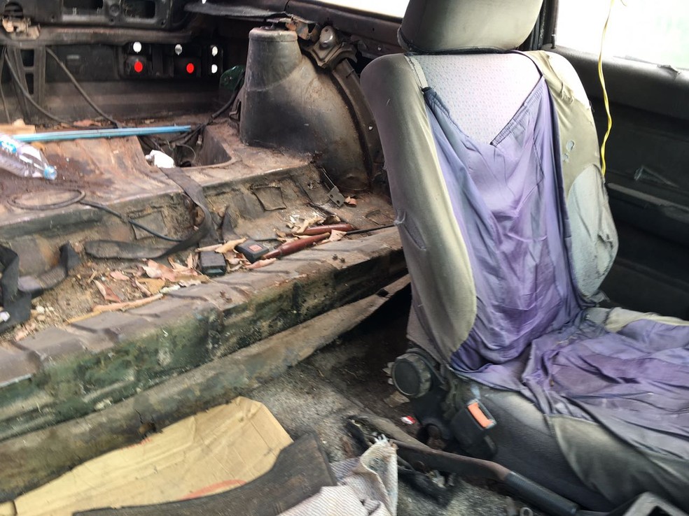 Recolhimento de veículos abandonados teve início nesta segunda-feira (23), em Presidente Prudente (Foto: Valmir Custódio/G1)