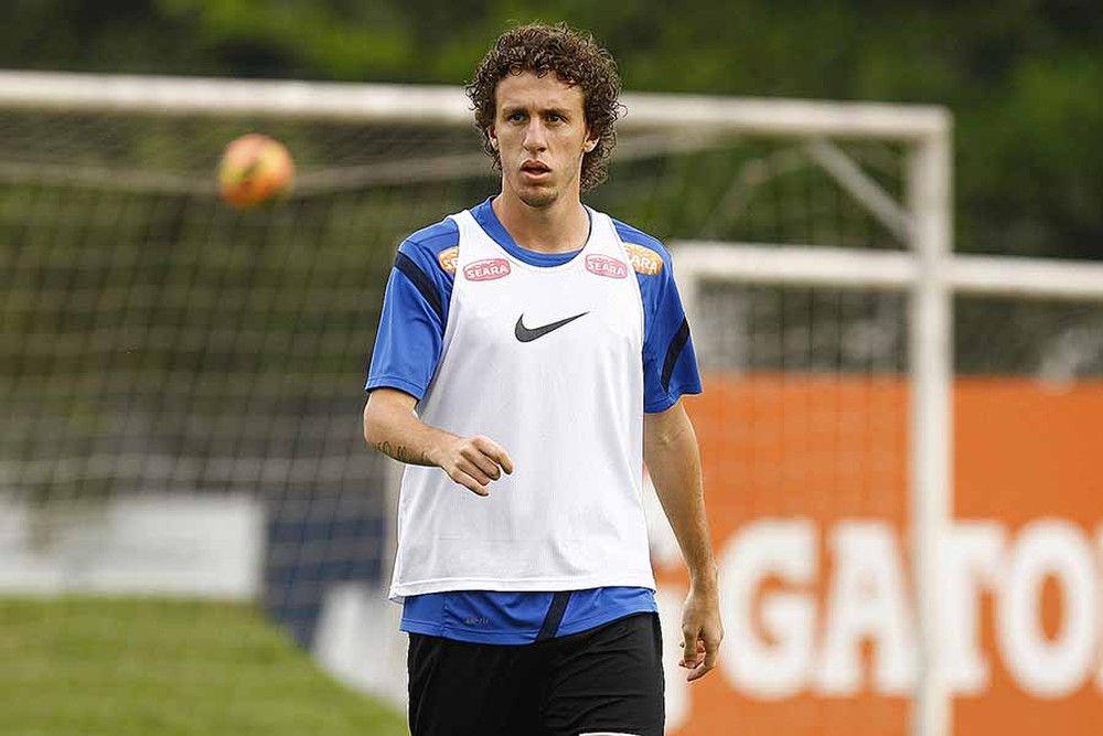 Rafael Galhardo chega a BH nesta terça para passar por bateria de exames