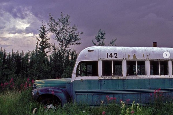O ônibus do filme Na Natureza Selvagem (2007) (Foto: Reprodução)
