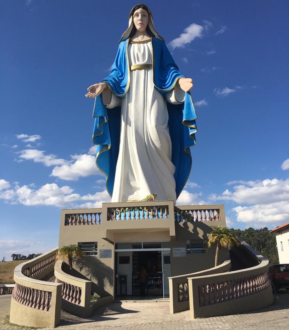 Imagem de Nossa Senhora das Graças de 20 metros atrai milhares de  visitantes em MG | Turismo | G1