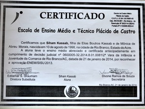 Certificado de conclusão de ensino médio de Siham Kassab (Foto: Caio Fulgêncio/G1)