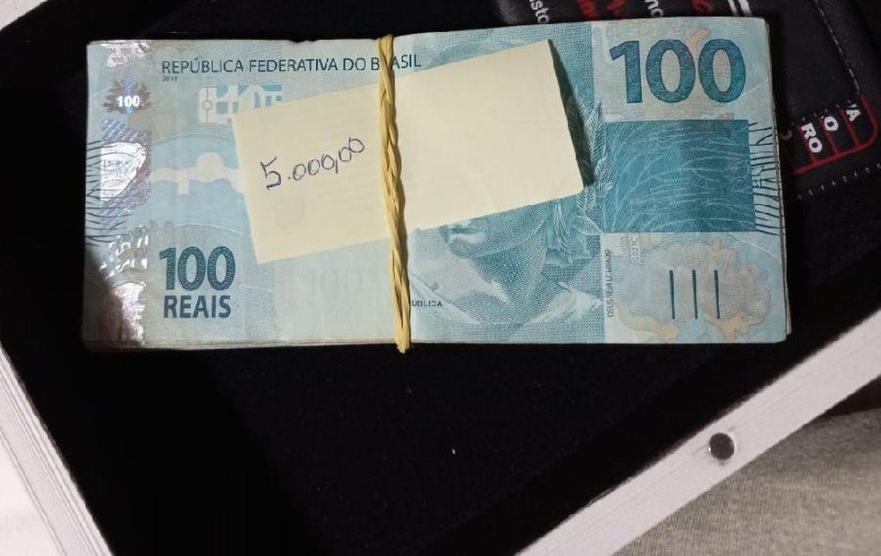 Polícia apreendeu dinheiro na casa do ex-secretário — Foto: Polícia Civil