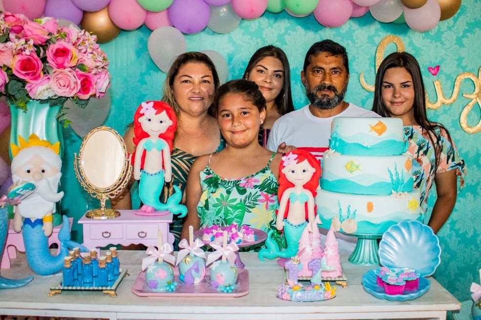 Família morreu após acidente na BR-116, na ordem: Érika, Luiza, Izabela, Afonso e Maria Eduarda — Foto: Arquivo da Família