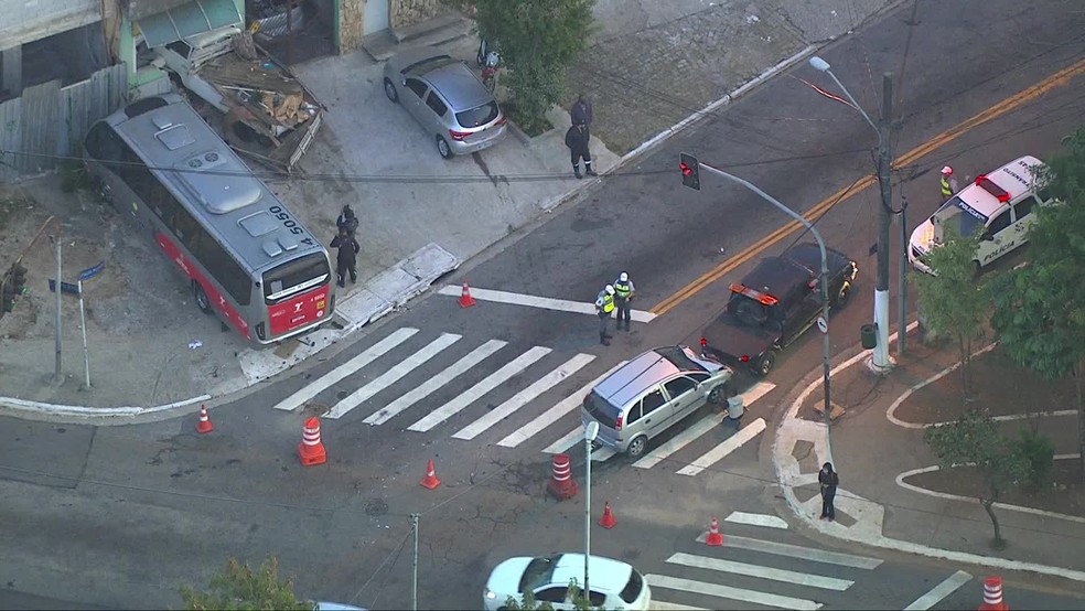 Acidente na Zona Leste de SP &mdash; Foto: Reprodu&ccedil;&atilde;o/TV Globo