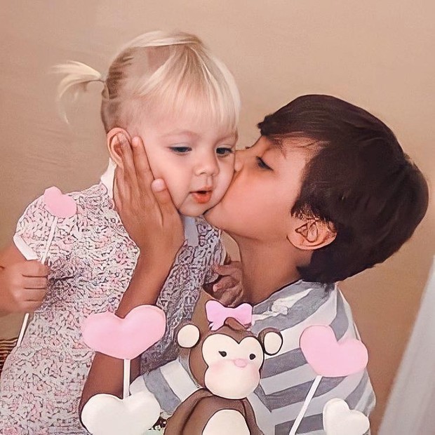 Eliana posta foto de Arthur e Manuela  (Foto: Reprodução/Instagram)