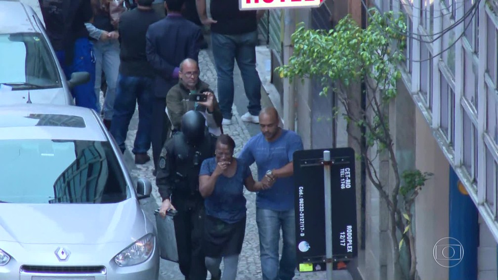 Dona do bar foi liberada às 18h do bar na Lapa — Foto: Reprodução/TV Globo