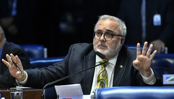 Petrobras não fará novas refinarias, mas aumentará o refino, diz Prates. Confira explicação
