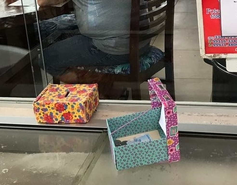 Caixinhas onde os clientes depositam o dinheiro e pegam o troco sem a ajuda de funcionários (Foto: Dilene Marques/ Divulgação)