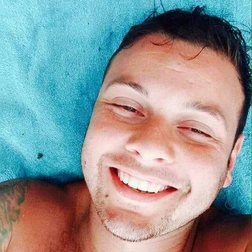 Homem Morto A Tiros Por Pm Estava Sentado E Nao Atacou Policiais Dizem Vizinhos Santos E Regiao G1 Homem é morto em posto de combustíveis em penedo. homem morto a tiros por pm estava