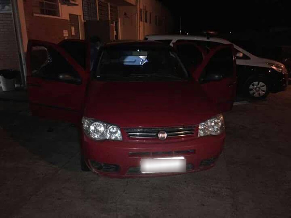 Droga estava dentro de um carro, em Presidente Epitácio (Foto: Osvaldo Bento/ Jornal Debate Notícias/Cedida)