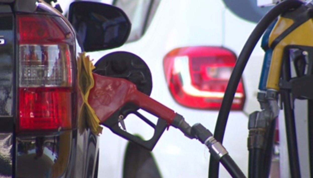 Preços da gasolina e do etanol nos postos do país ficam estáveis;  etanol registra queda de quase 1%