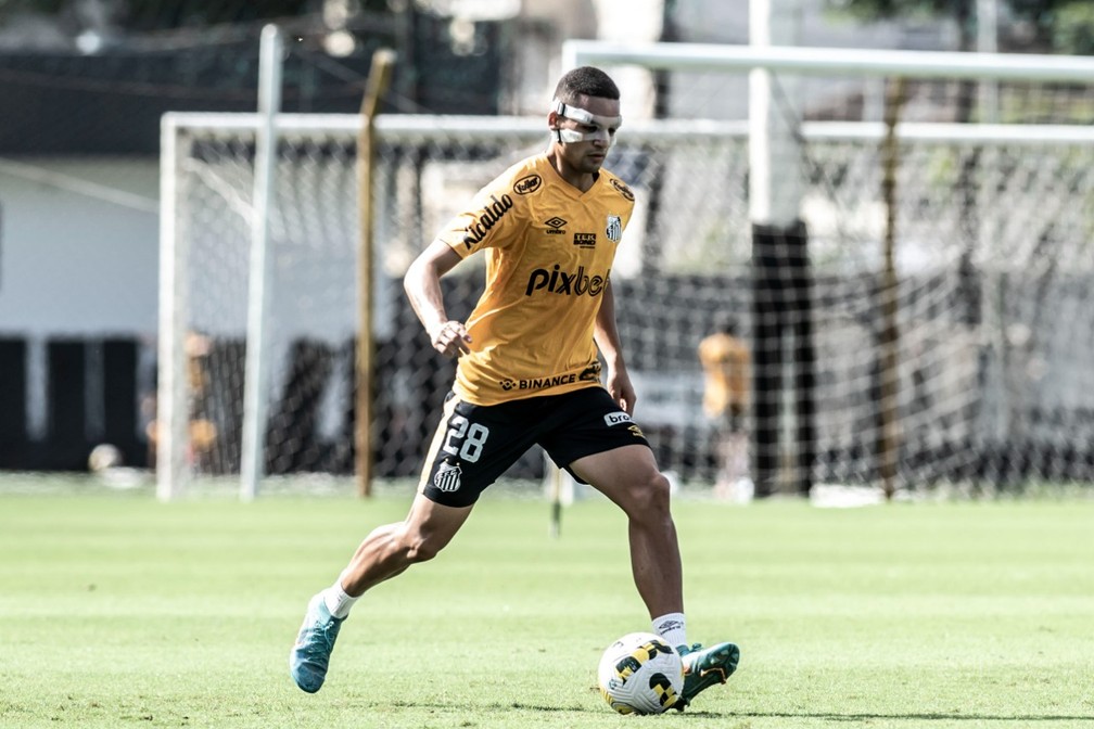 Kaiky durante treino do Santos — Foto: Ivan Storti/Santos FC