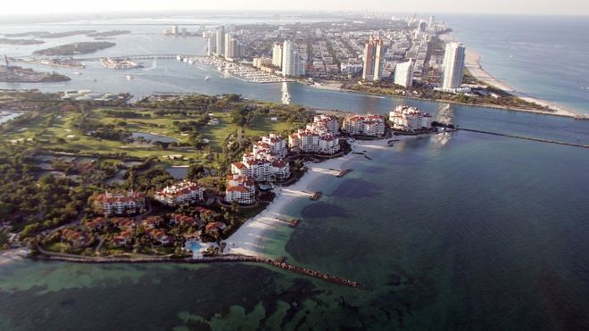 A ilha exclusiva de Fisher Island, um dos bairros mais ricos dos Estados Unidos. (Foto: Getty Images via BBC News Brasil)