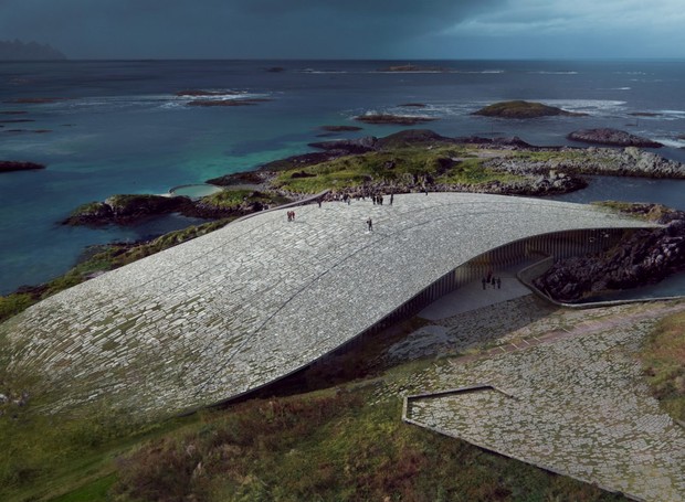 Observatório The Whale, projetado pelo estúdio dinamarquês Dorte Mandrup, parece emergir da crosta rochosa (Foto: MIR/Divulgação)