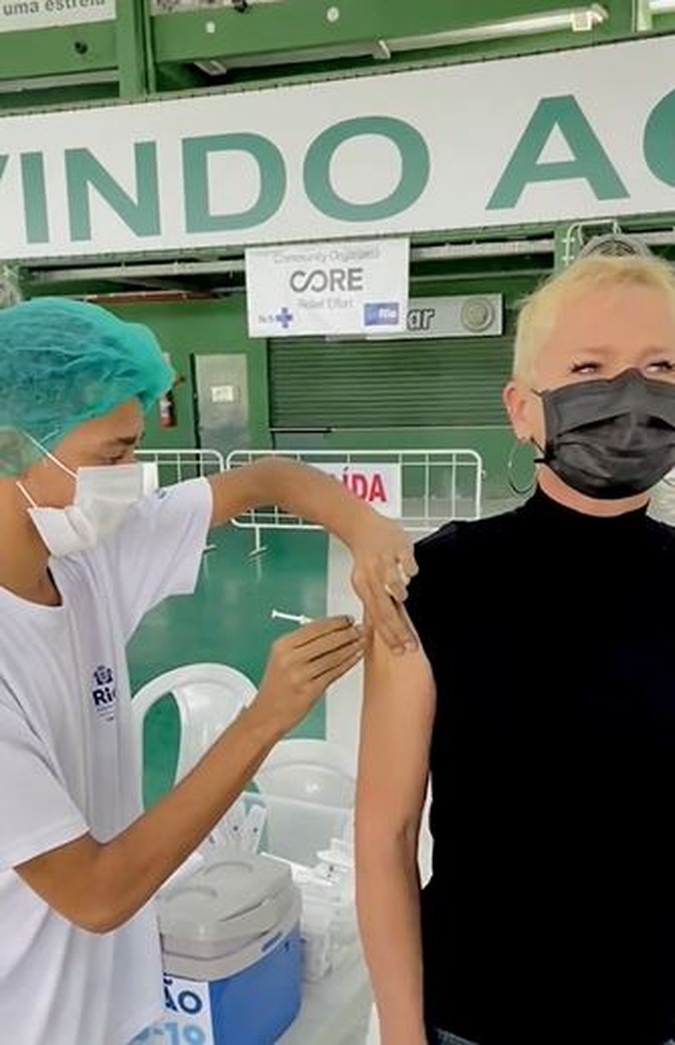 Xuxa é vacinada no Rio — Foto: Reprodução/Instagram