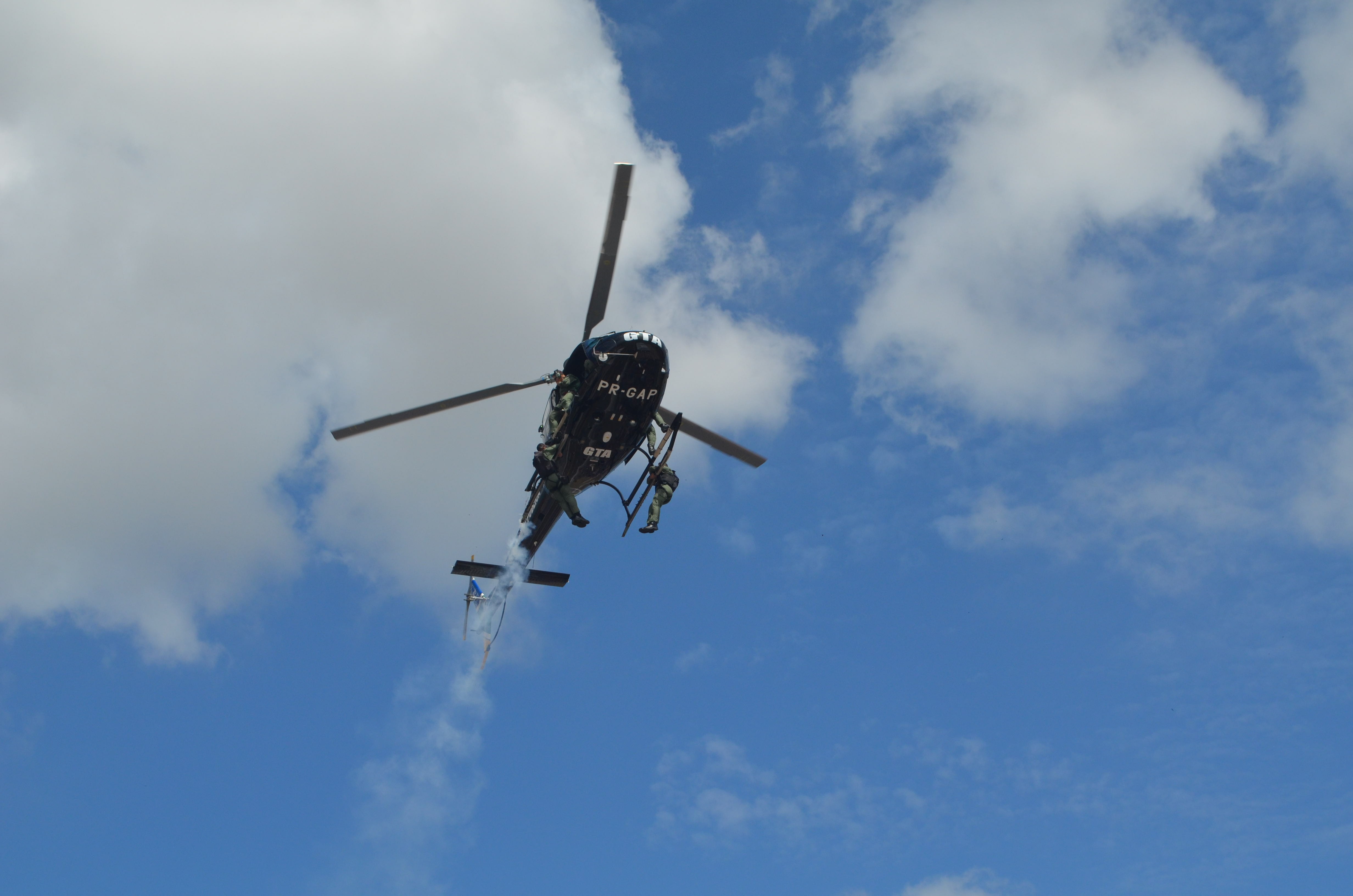 Buscas por irmãos que sumiram em floresta no AP acham abrigo e ganham reforço de helicóptero