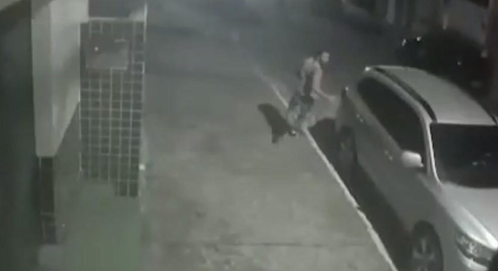 Suspeito tenta fugir de cerco policial, mas acaba detido em Natal — Foto: Reprodução