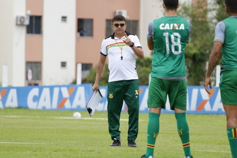 Flávio Araújo tem comandado atividades técnicas e priorizado a velocidade do time — Foto: Sampaio / Divulgação