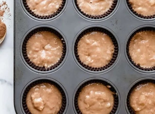 Miniomeletes de frango podem ser colocados em forminhas de cupcake para cozinhar na airfryer (Foto: Reprodução / Shoptime)