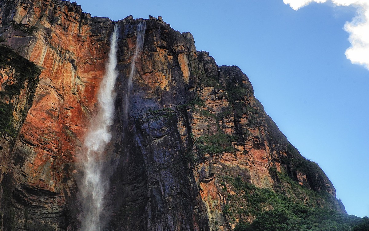 Seis pessoas morrem em acidente aéreo perto de Angel Falls, na Venezuela