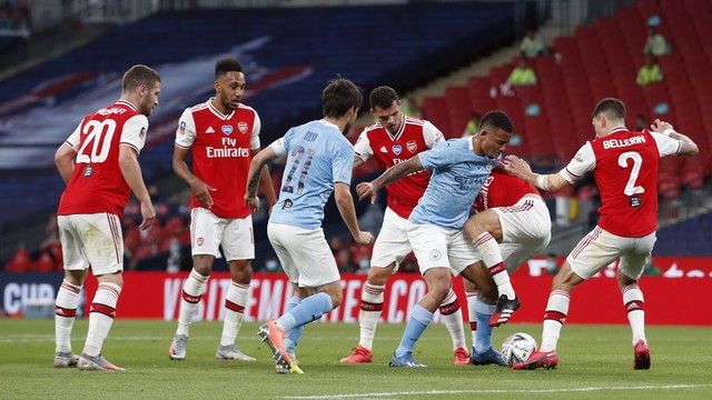 VÍDEOS: Manchester City arrasa Arsenal no «jogo do título»