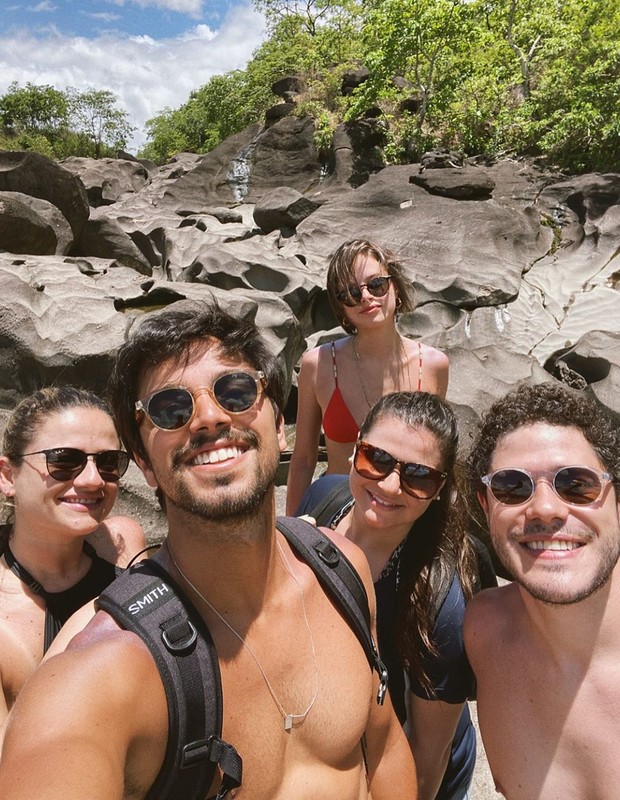 Agatha Moreira e Rodrigo Simas curtem viagem com amigos (Foto: Reprodução/Instagram)