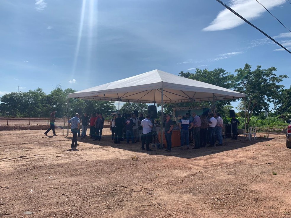 Morador interrompeu cerimônia de lançamento das obras — Foto: Divulgação
