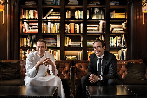 Co-owners Daniel Humm and Will Guidara in the library of The NoMad Restaurant, NYC (Foto: Photography: © 2014 Francesco T)