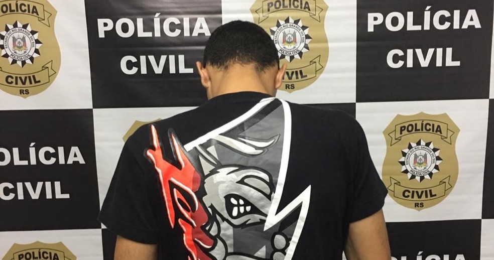 Um dos suspeitos foi preso pela polícia. — Foto: Polícia Civil/Divulgação