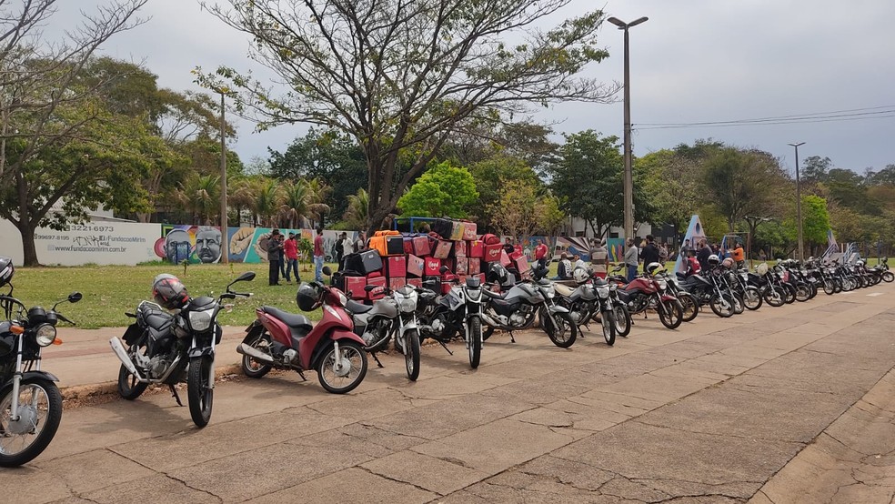 Motociclistas fizeram protesto neste sábado (11), no Parque do Povo, em Presidente Prudente — Foto: Aline Costa/G1