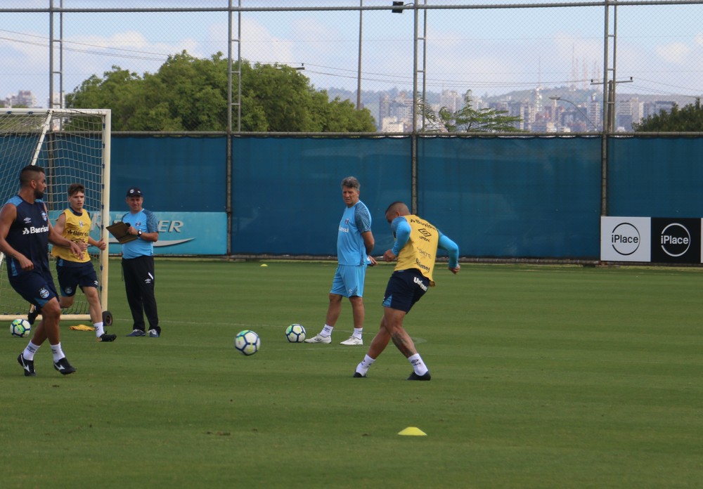 Luan faz primeiro trabalho físico após lesão em treino do Grêmio sem Kannemann Img-5444