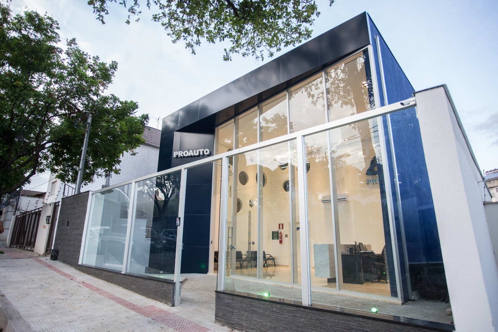 PROAUTO oferece proteção para carro personalizada e com abrangência nacional