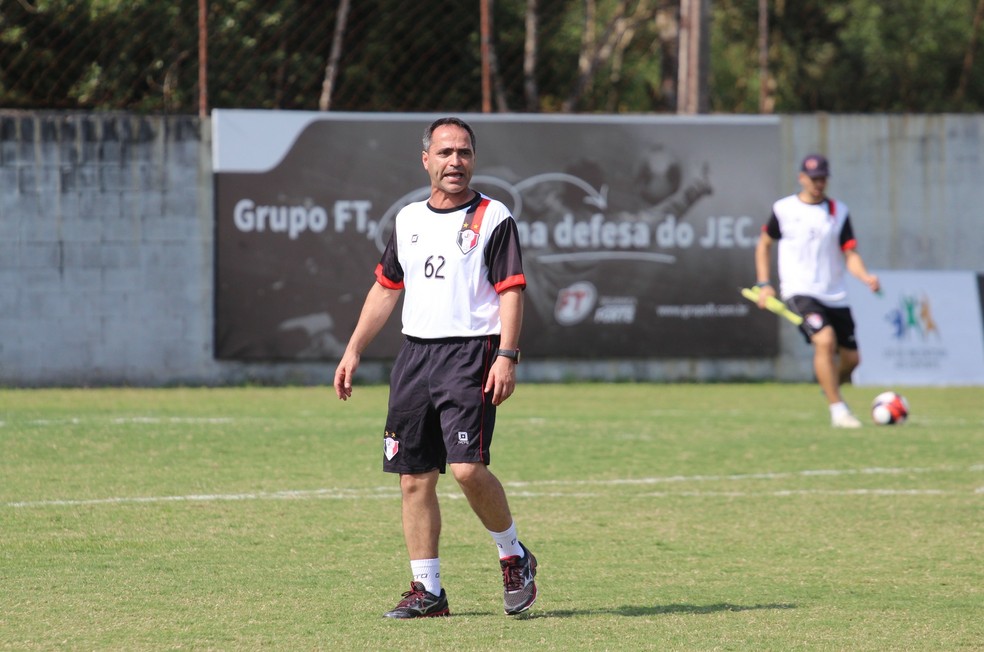 Novo Tecnico Nova Formacao Zimmermann Esboca Primeiro Time Titular No Joinville Joinville Ge