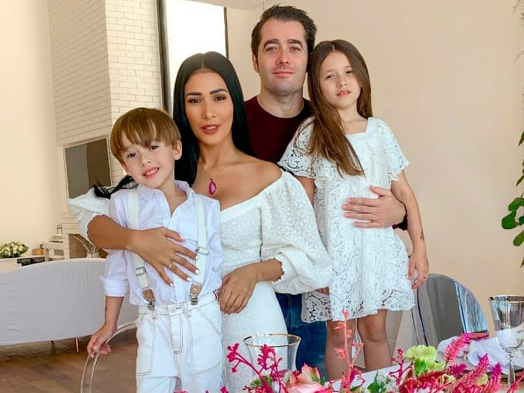 Simaria com os filhos e marido (Foto: Reprodução/Instagram)