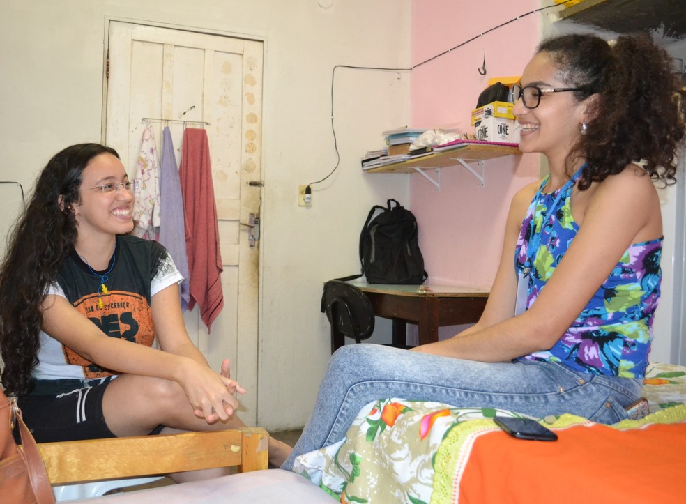 Amanda Gonçalves e Fátima Oliveira vieram do interior do Ceará para a Casa do Estudante (Foto: Cinthia Freitas/ G1 CE)