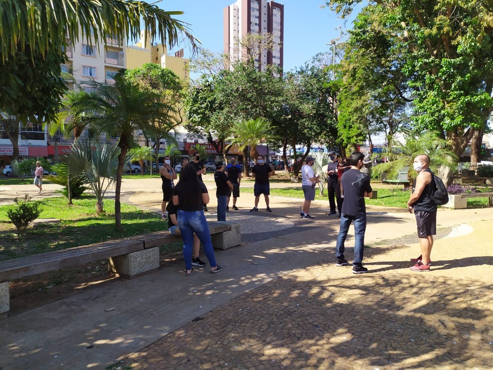 Manifesto pacífico foi realizado no Centro de Presidente Prudente — Foto: Bruna Bachega/G1