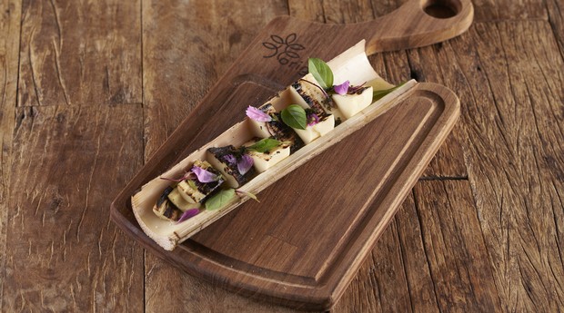 A pupunha na brasa é um dos pratos que integra o cardápio do restaurante (Foto: Divulgação)