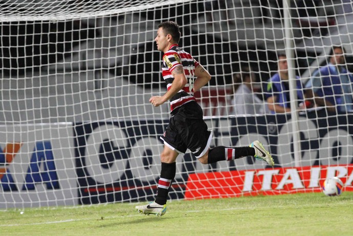 Santa Cruz x Paraná gol Anderson Aquino (Foto: Aldo Carneiro/Pernambuco Press)