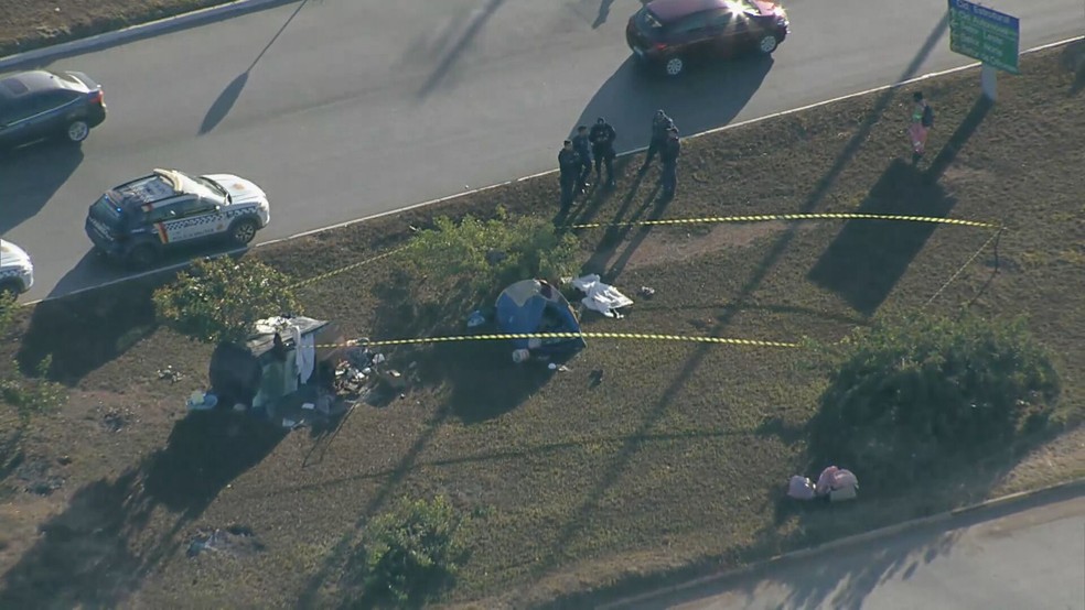 Mulher é encontrada morta em invasão na Estrutural, no DF — Foto: TV Globo/Reprodução
