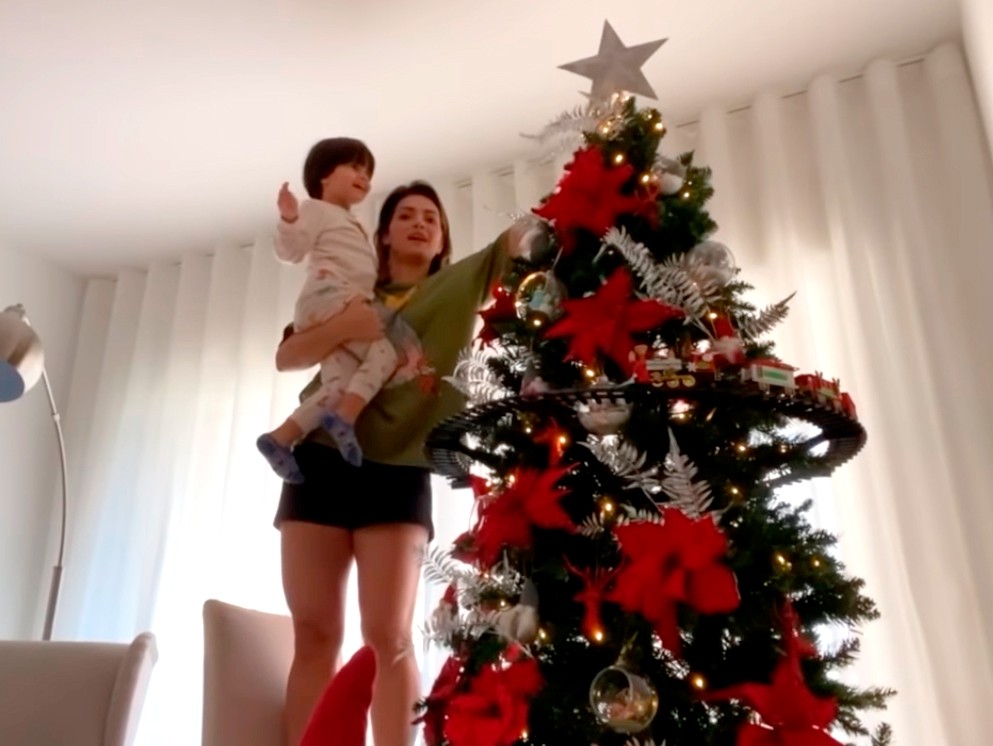 Kelly Key mostra sua árvore de Natal (Foto: Reprodução/Youtube)